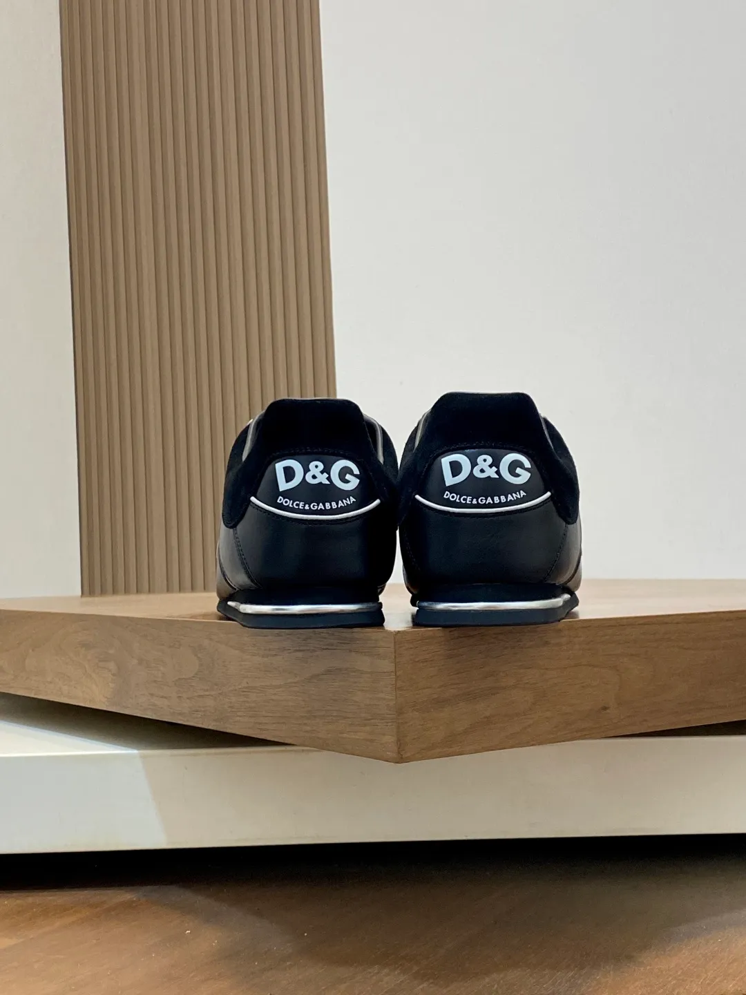 Men's shoes💰740 Dolce&Gabbana DG Cushion calfskin skate shoes｜Embellished with DG logo｜Lightweight, grippy two-tone TPU outsole adopts innovative design to provide excellent performance｜Jacquard label adds timeless style｜Original imported cowhide｜Multiple material splicing design｜Imported cowhide lining Cowhide foot pads｜Original TPU two-color elastic outsole Size: 39-44 (customized at 38.45.46)